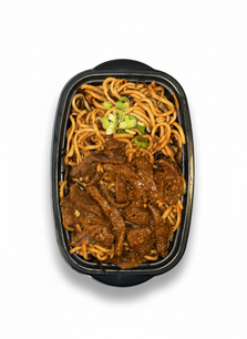 Rundvlees met uien en gebakken noedels